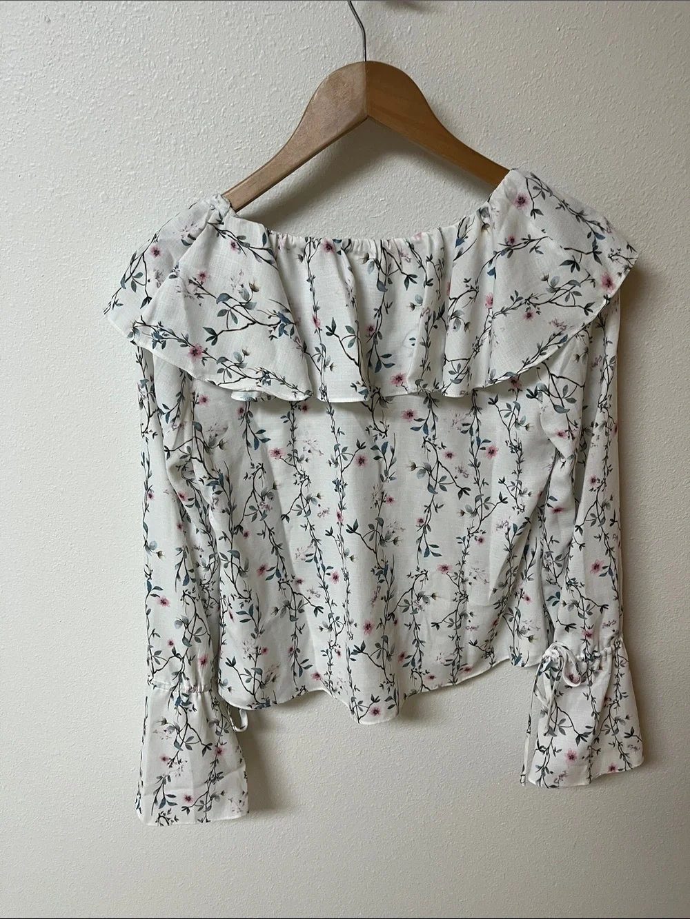 Tularosa White Floral Ruffle Button-Front Blouse women’s size XS - Picture 4 of 4